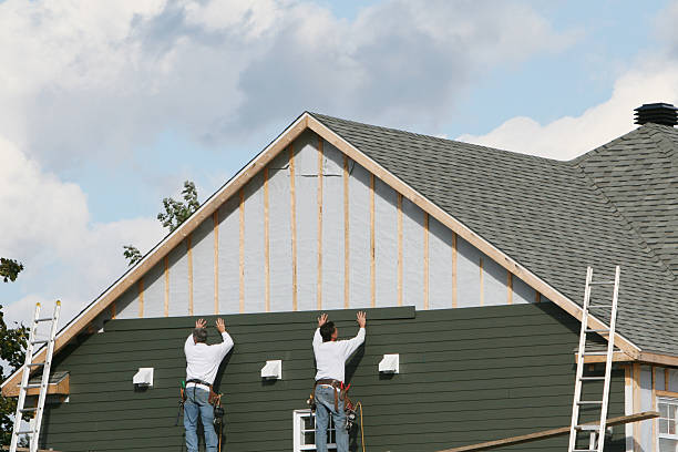 Professional Siding Installation technician working in Aydlett, NC